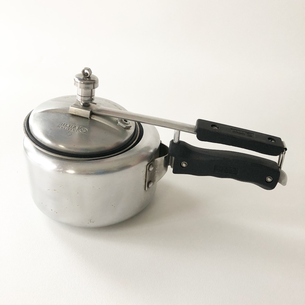 USHA SHRIRAM Induction Energy Saver Base Aluminum Pressure Cooker 2 Liters